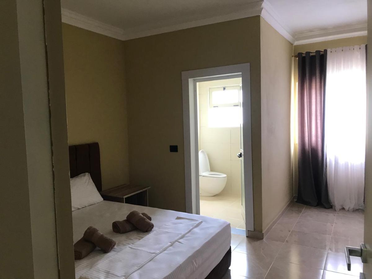 Te Bujtina Hotel- Cozy Stay With Traditional Breakfast Near Beach Голем Екстер'єр фото