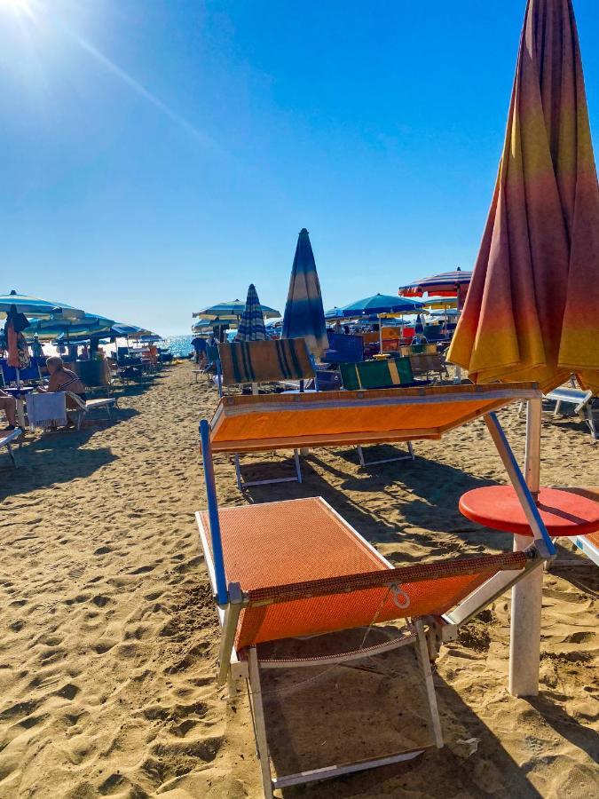 Te Bujtina Hotel- Cozy Stay With Traditional Breakfast Near Beach Голем Екстер'єр фото