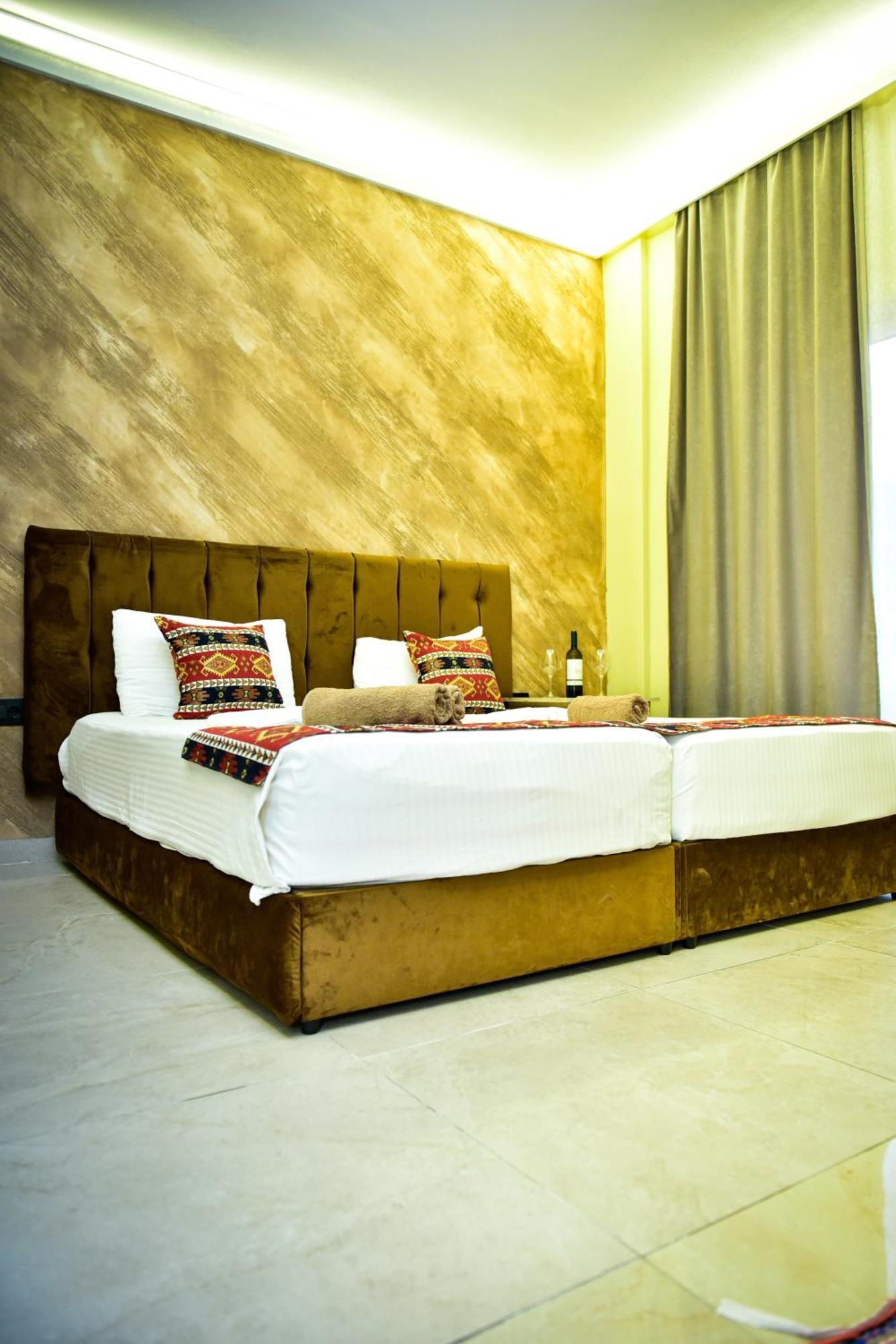 Te Bujtina Hotel- Cozy Stay With Traditional Breakfast Near Beach Голем Екстер'єр фото