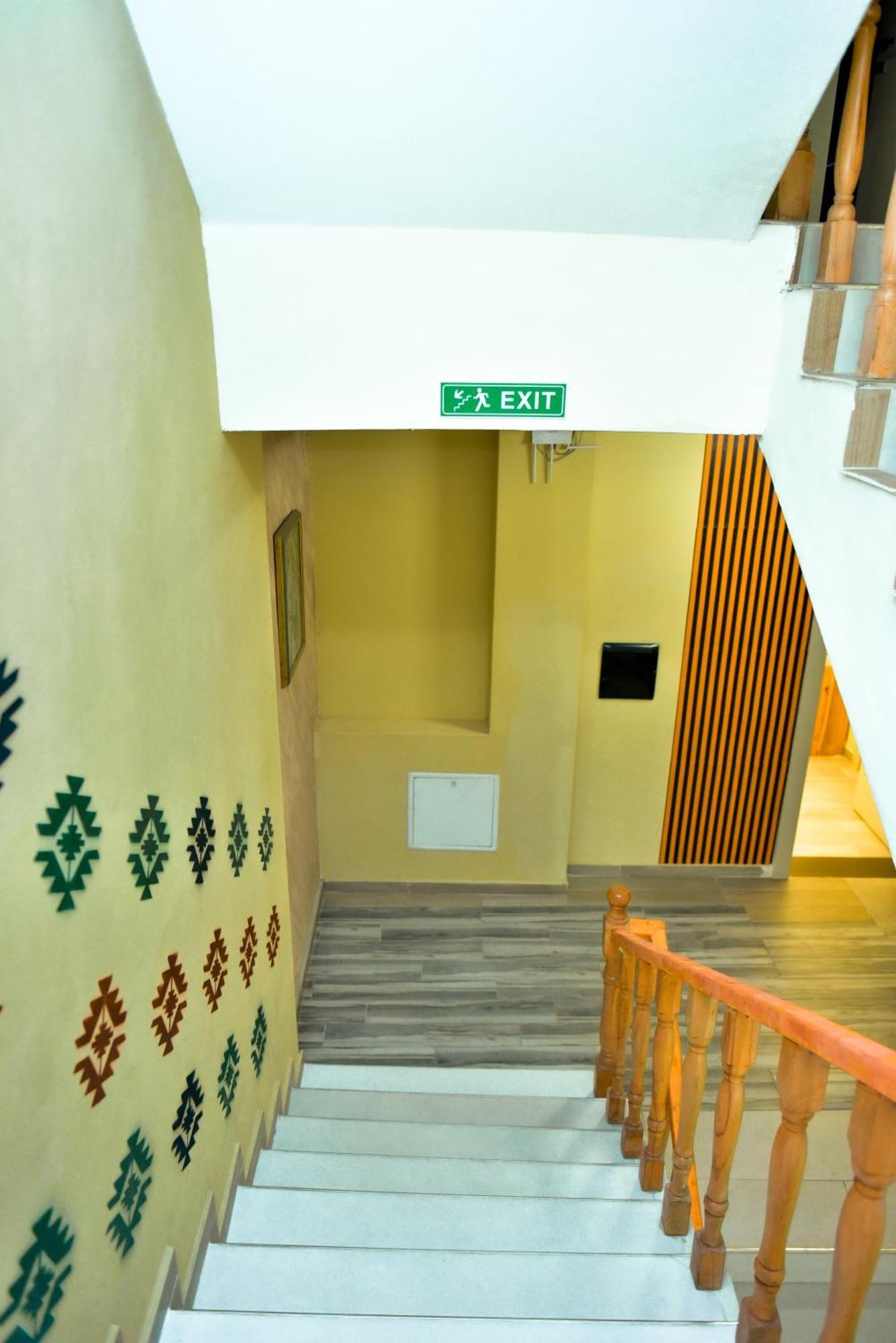Te Bujtina Hotel- Cozy Stay With Traditional Breakfast Near Beach Голем Екстер'єр фото