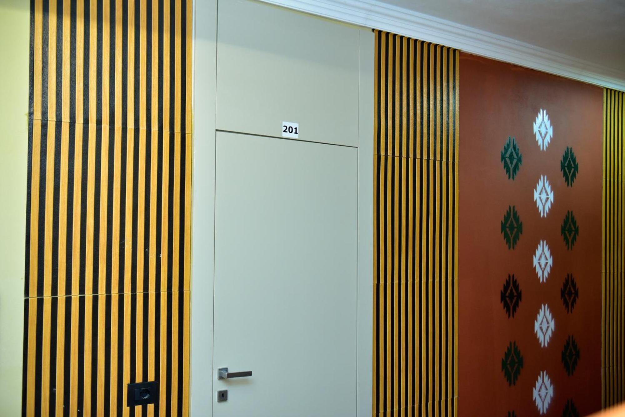 Te Bujtina Hotel- Cozy Stay With Traditional Breakfast Near Beach Голем Екстер'єр фото