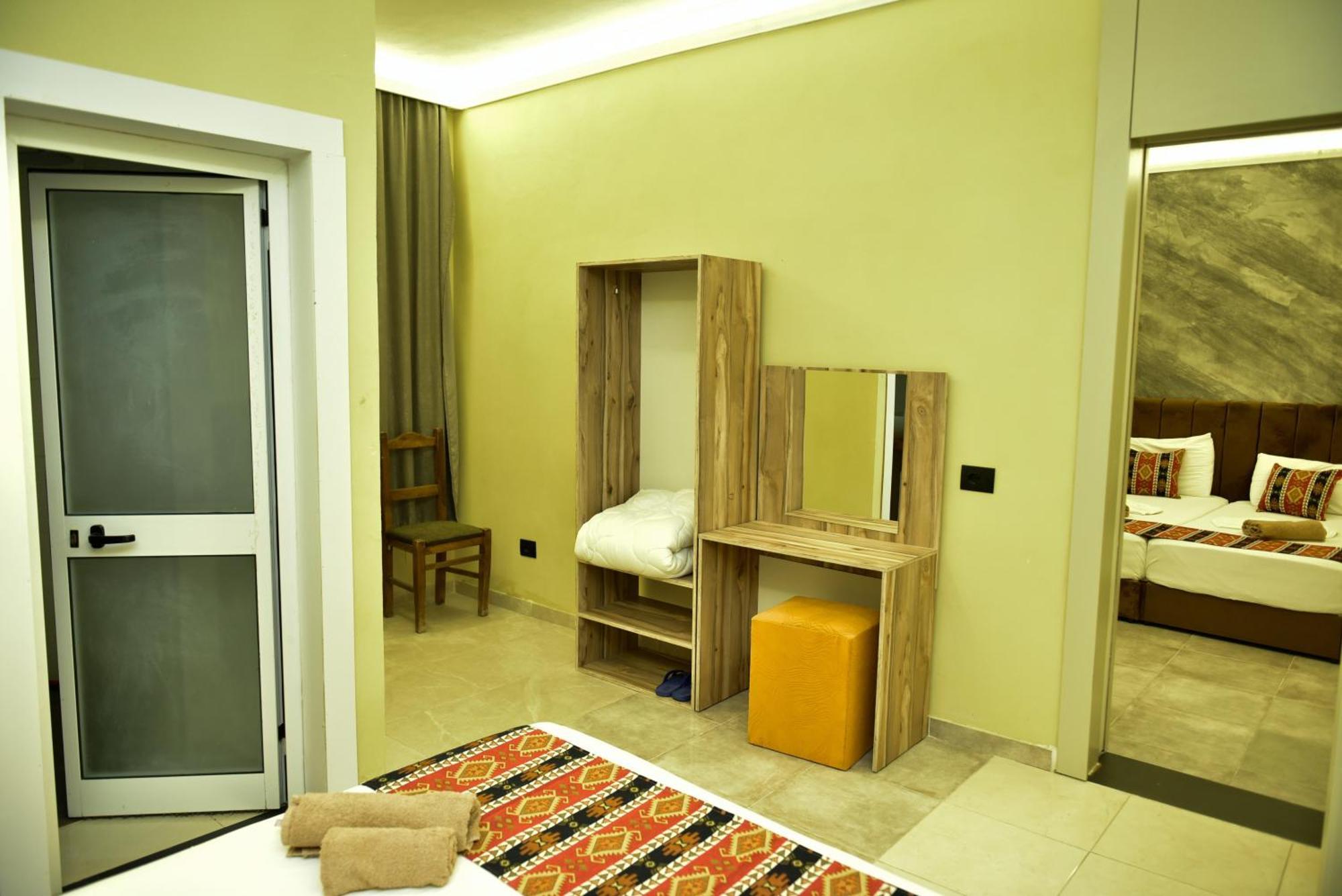 Te Bujtina Hotel- Cozy Stay With Traditional Breakfast Near Beach Голем Екстер'єр фото
