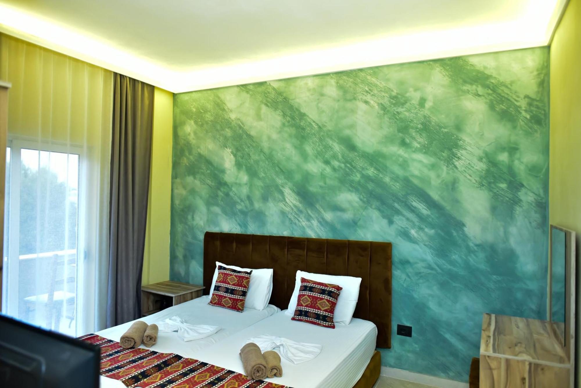 Te Bujtina Hotel- Cozy Stay With Traditional Breakfast Near Beach Голем Екстер'єр фото